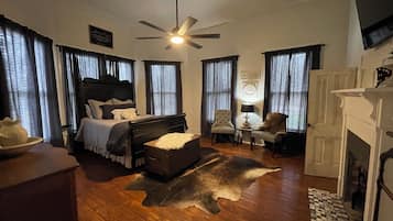 Geneva Suite | Iron/ironing board, free WiFi, bed sheets