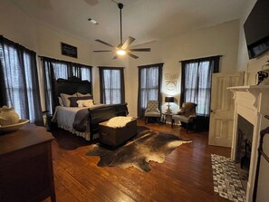 Geneva Suite | Iron/ironing board, free WiFi, bed sheets