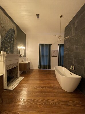 Separate bathtub and shower, deep-soaking bathtub, hair dryer, bathrobes