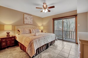 2 bedrooms, iron/ironing board, travel crib, free WiFi - Relaxing Pines/12DPC Hosted by LOVR (Mount Ida)