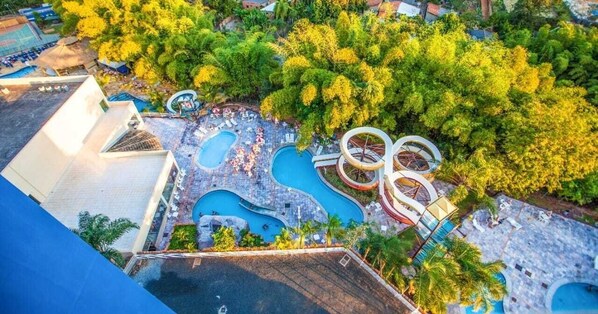 13 outdoor pools - Resort Dolphin Gran Hotel (Caldas Novas)