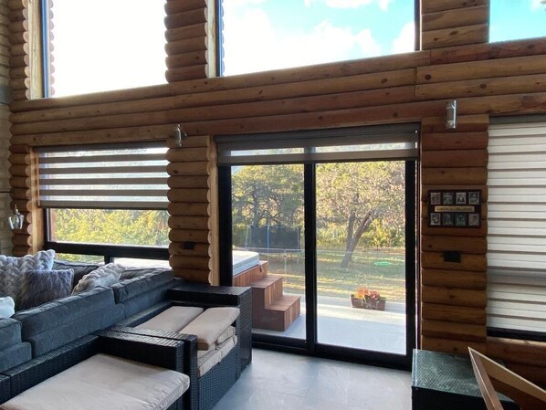 Comfort Cabin | Living area