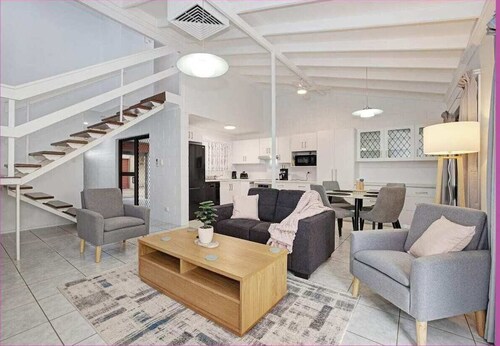 Quaint Townhouse close to everything!