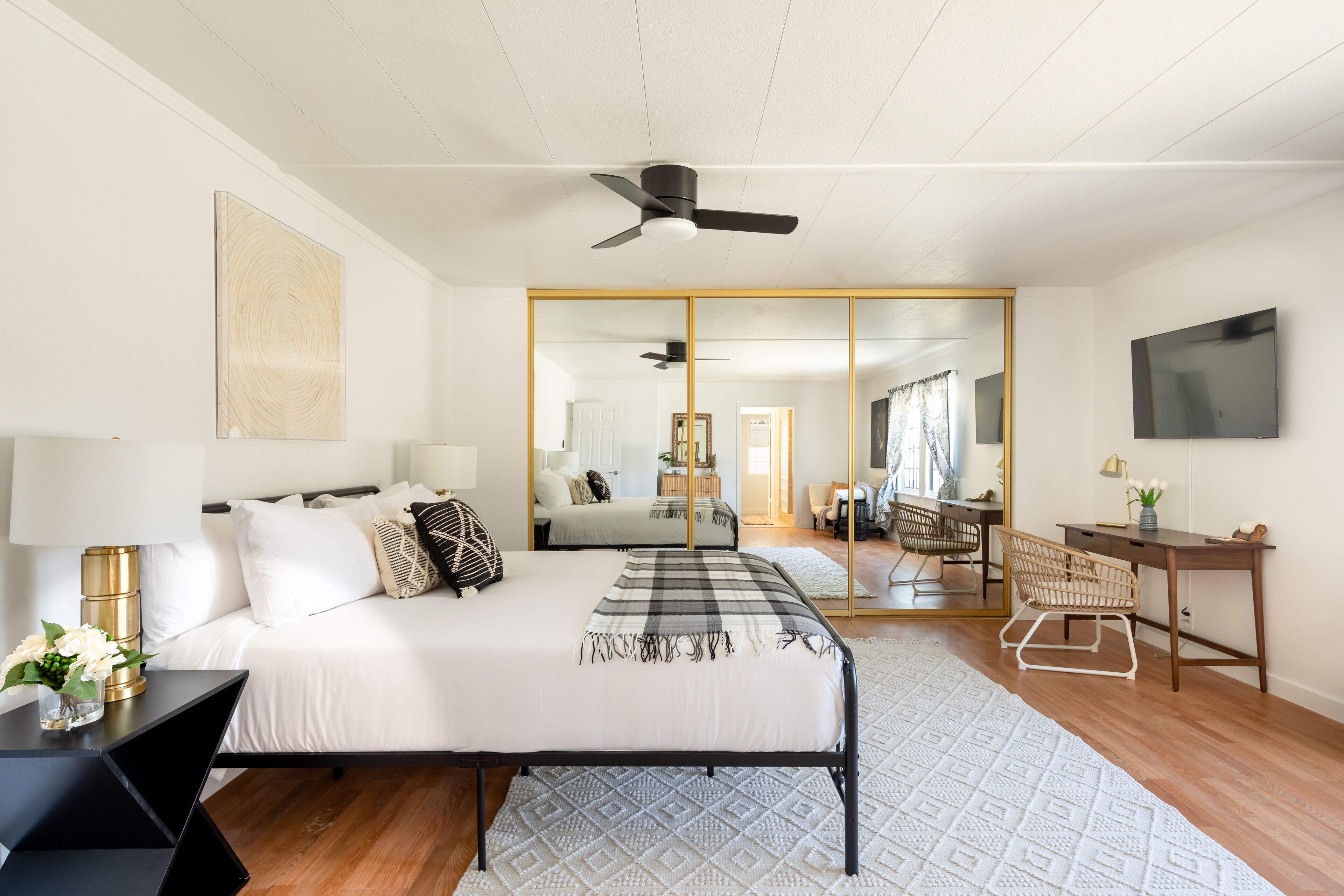 2 bedrooms, desk, iron/ironing board, WiFi