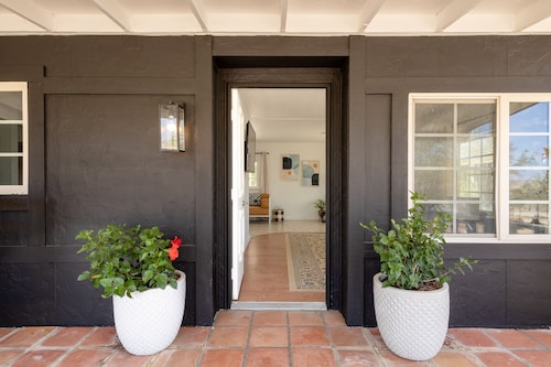 Country home with Pool in rural area of Desert Hot Springs