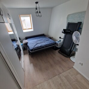 2 slaapkamers, een strijkplank/strijkijzer, gratis wifi