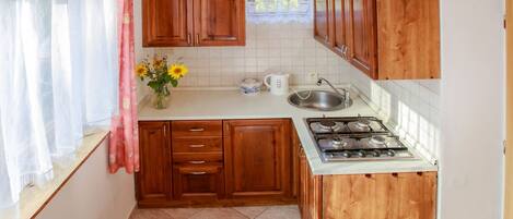 Fridge, microwave, cookware/dishes/utensils, dining tables