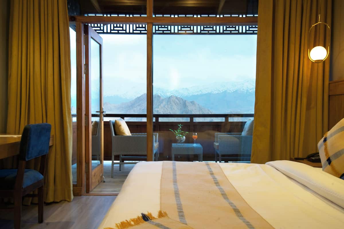 Rabsal Luxury Room | 1 bedroom, laptop workspace, soundproofing, iron/ironing board