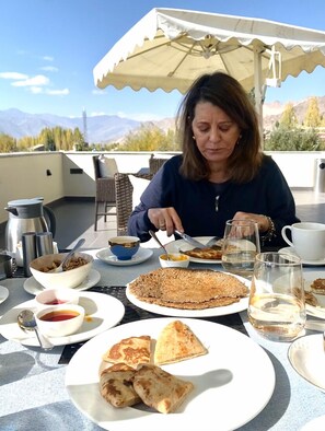 Desayuno buffet todos los días (con cargo)