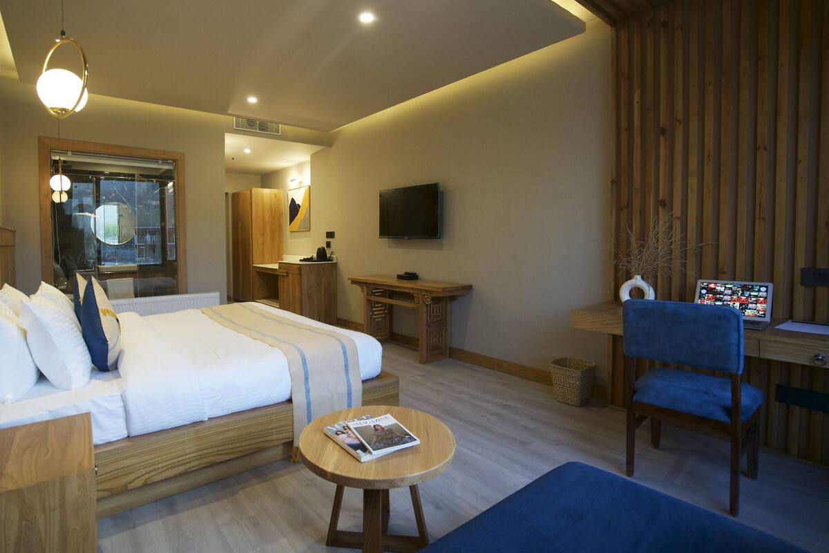 Shing Nang Premier Room | 1 bedroom, laptop workspace, soundproofing, iron/ironing board