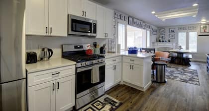 Bright & Airy 4 Bedroom Villa in North Tacoma