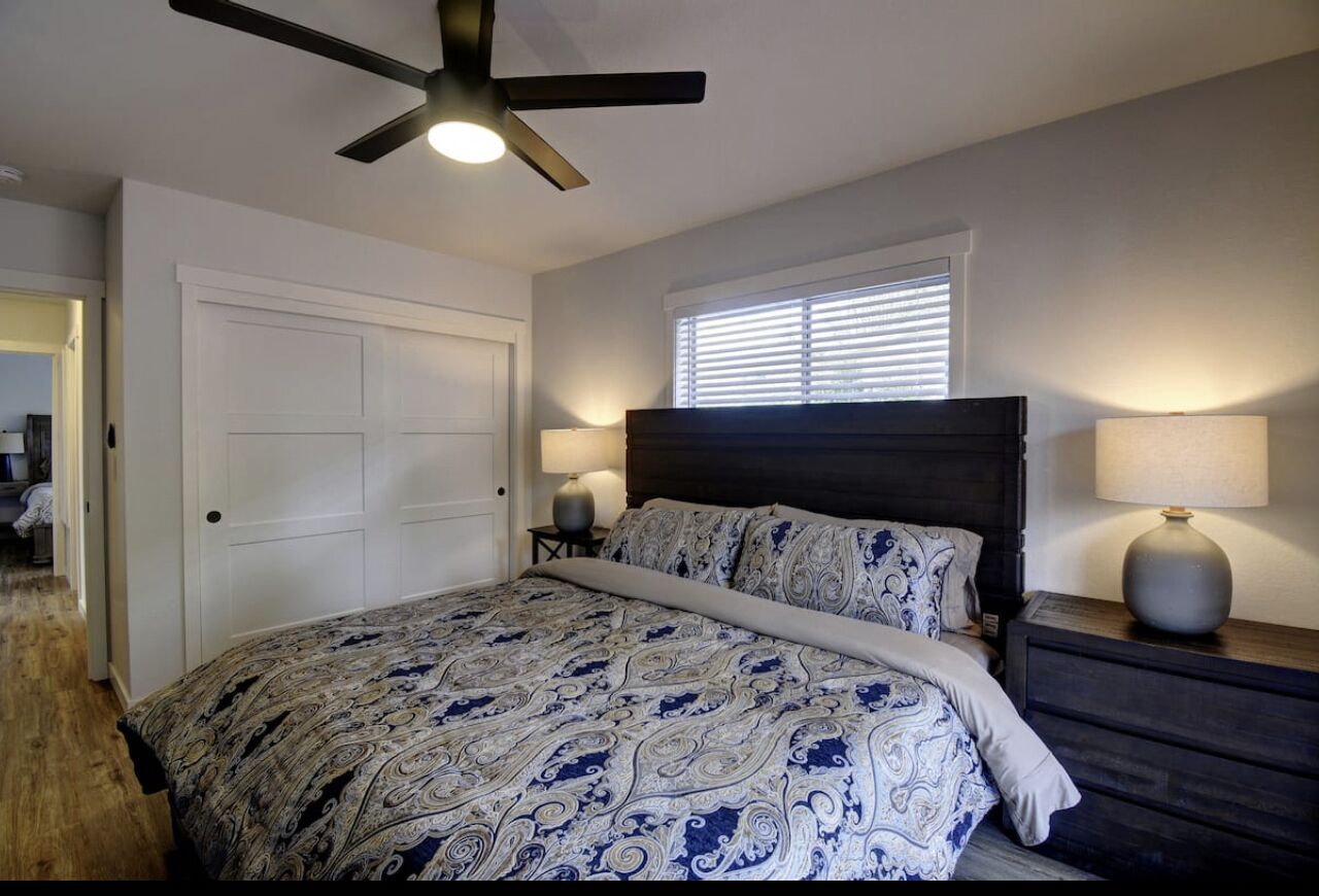 4 室のベッドルーム、WiFi、ベッドシーツ