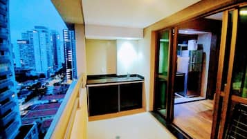 Geladeira, micro-ondas, fogão, cooktop