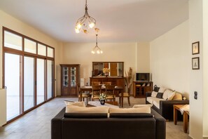 House | 5 bedrooms - House of Papadogiannis (Agios Vasileios)