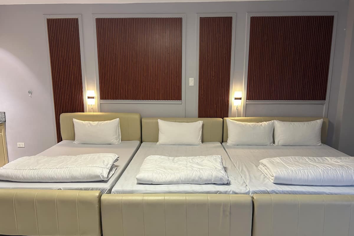 ห้องพรีเมียมทริปเปิล | โต๊ะทำงาน, พื้นที่ทำงานแบบใช้แล็ปท็อป, ผ้าม่านกันแสง, Wi-Fi ฟรี