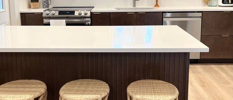 Microonde, forno, piano cottura, lavastoviglie