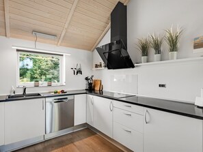 Fridge, microwave, oven, dishwasher - "Jeldrik" - 1.5km from the sea by Interhome (Blåvand)