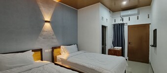 OYO 93709 Rose Inn 2