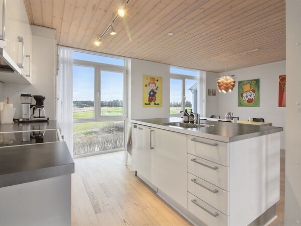 Fridge, microwave, dishwasher, cookware/dishes/utensils