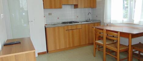 ثلاجة، مستلزمات طهي/أطباق/أوعية