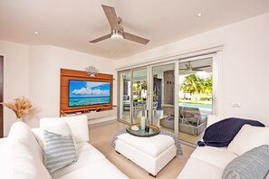 2 bedrooms, in-room safe, iron/ironing board, free WiFi - MareAzul 705N (Playa del Carmen)