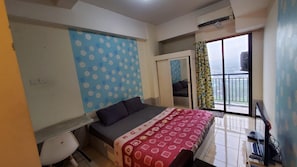 Standard Double Room | Desk, free WiFi, bed sheets