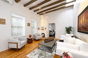 Smart TV, fireplace