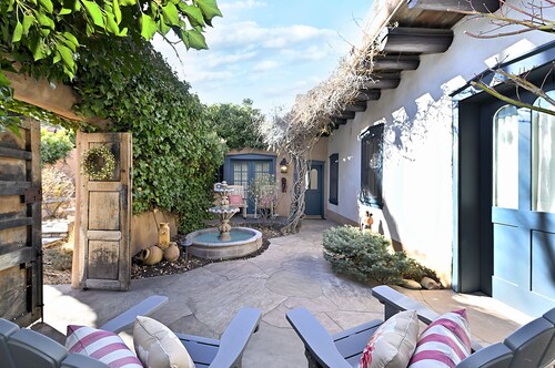 Historic Eastside Canyon Rd/Plaza/Galleries--Walk Everywhere Amazing Courtyard