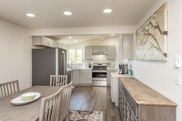Private kitchen - Gateway to Adventure - Cabin Nestled Below Hurricane Ridge (Port Angeles)