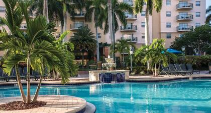 Cozy 3-Bedroom Gated Pompano Beach Resort with Spa, Tennis, Golf, Heated Pools