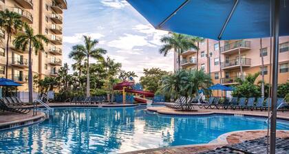 Cozy 2-Bedroom Gated Pompano Beach Resort with Spa, Tennis, Golf, Heated Pools