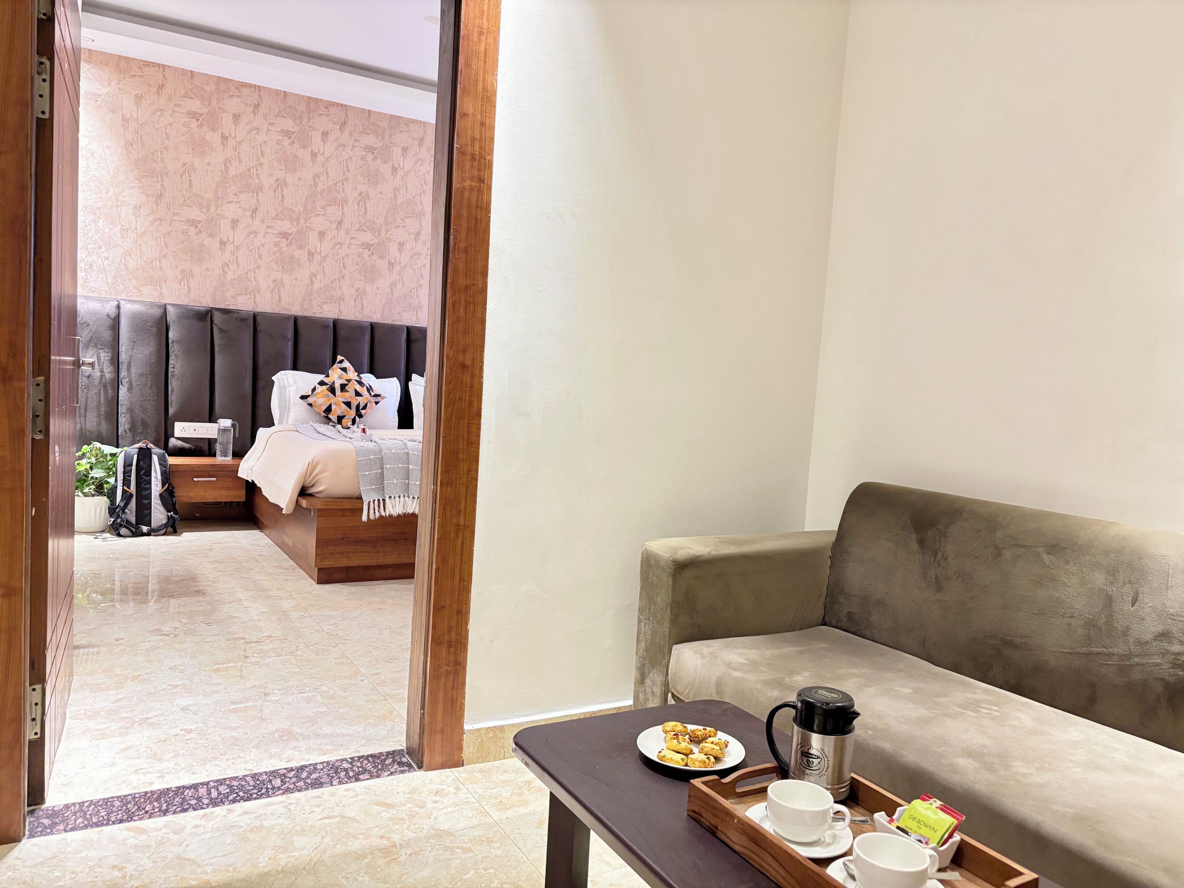 Studio Suite | Living room