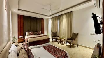 Family Room | Soundproofing, free WiFi