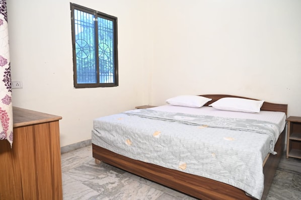 Chambre Deluxe double, vue sur la ville | Bureau, système d’insonorisation, accès au Wi-Fi (inclus)