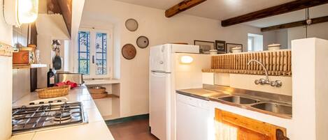 Fridge, oven, dishwasher