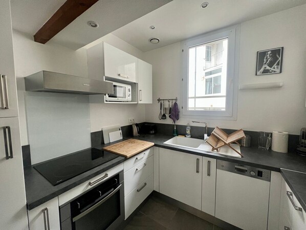 Køleskab, mikrobølgeovn, ovn, opvaskemaskine