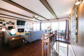 Fernseher, Kamin, DVD-Player, Stereoanlage