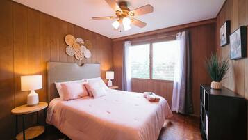 3 bedrooms, iron/ironing board, travel crib, internet