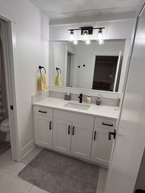 Dusche, Handtücher, Seife, Shampoo