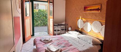 8 Schlafzimmer, Internetzugang, Bettwäsche