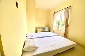 Economy Single Room | Bed sheets