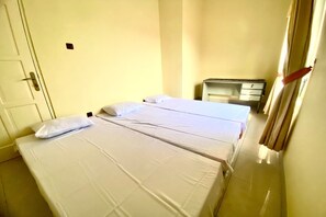 Economy Single Room | Bed sheets - Hotel O Kenzie Bunkbed Syariah (Klaten)