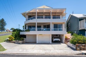 Exterior - Sandrift One - Oceanstays (Yamba)