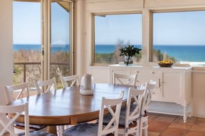 Dining - Sandrift Two - Oceanstays (Yamba)