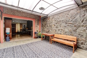 Reception - Capital O 93716 Family Guesthouse Syariah (Ngemplak)
