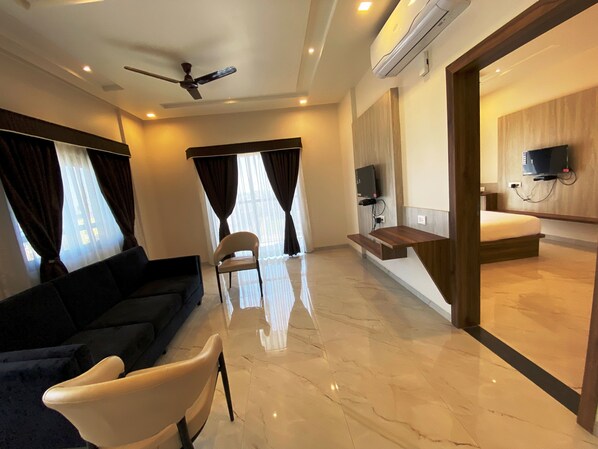 Executive Suite | Premium bedding, memory foam beds, desk, free WiFi - The Grand Sarovar Inn and Suites (Rajgurunagar)