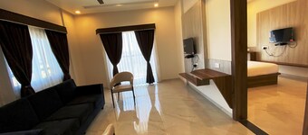 The Grand Sarovar Inn and Suites