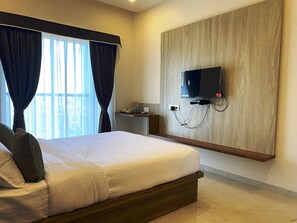 Executive Suite - The Grand Sarovar Inn and Suites (Rajgurunagar)