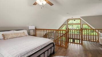 3 bedrooms, travel crib, WiFi, bed sheets