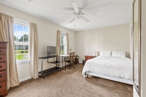2 Schlafzimmer, Schreibtisch, Bügeleisen/Bügelbrett, kostenloses WLAN